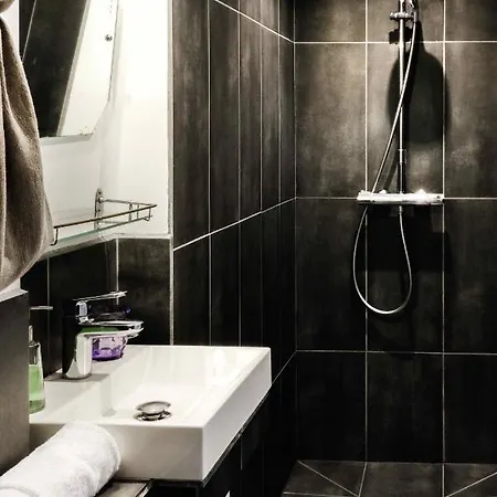 La Femme D'à Côté Bed and breakfast 3*