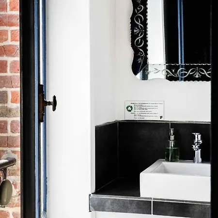 לינה וארוחת בוקר La Femme D'a Cote 3*