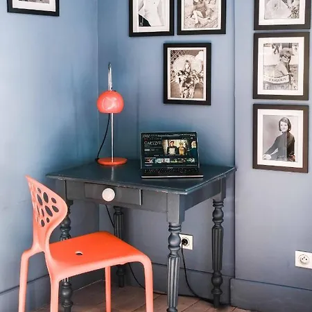 La Femme D'à Côté 3*