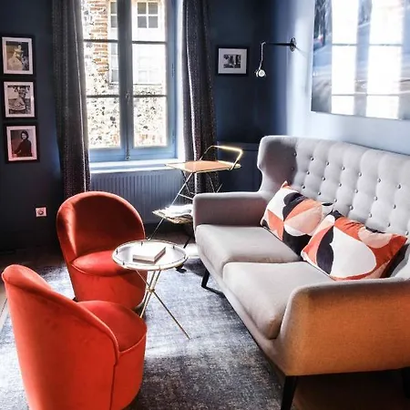 La Femme D'a Cote Bed and Breakfast