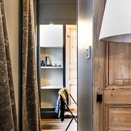 La Femme D'a Cote Bed and Breakfast