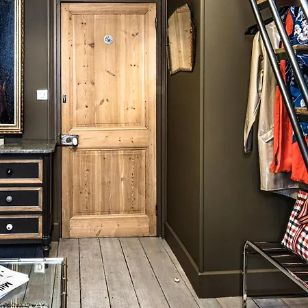 La Femme D'a Cote Bed and Breakfast