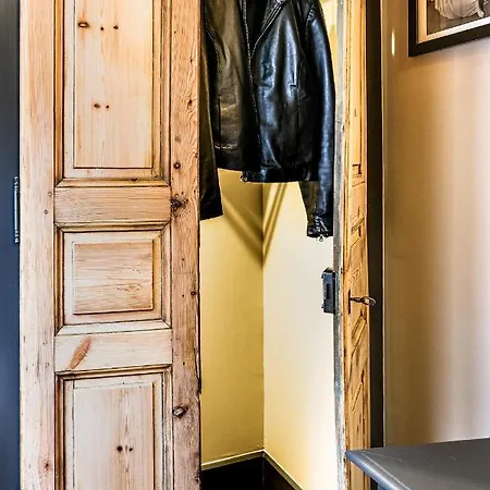 La Femme D'a Cote Bed and Breakfast