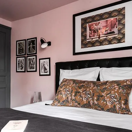 La Femme D'à Côté Bed and breakfast 3*