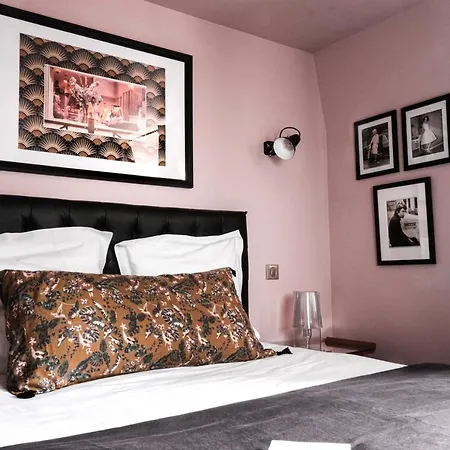 La Femme D'à Côté Bed and breakfast 3*