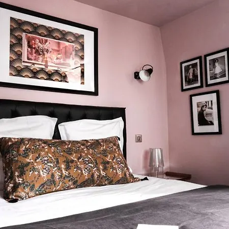 La Femme D'a Cote Bed and Breakfast