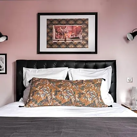 La Femme D'a Cote Bed and Breakfast