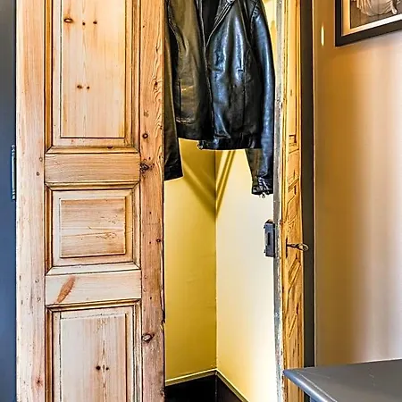 La Femme D'a Cote Bed and Breakfast
